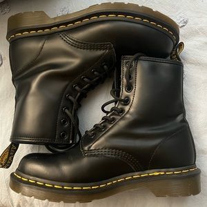 Dr. Martens 1460 Boots (Women’s 8)- Lace up